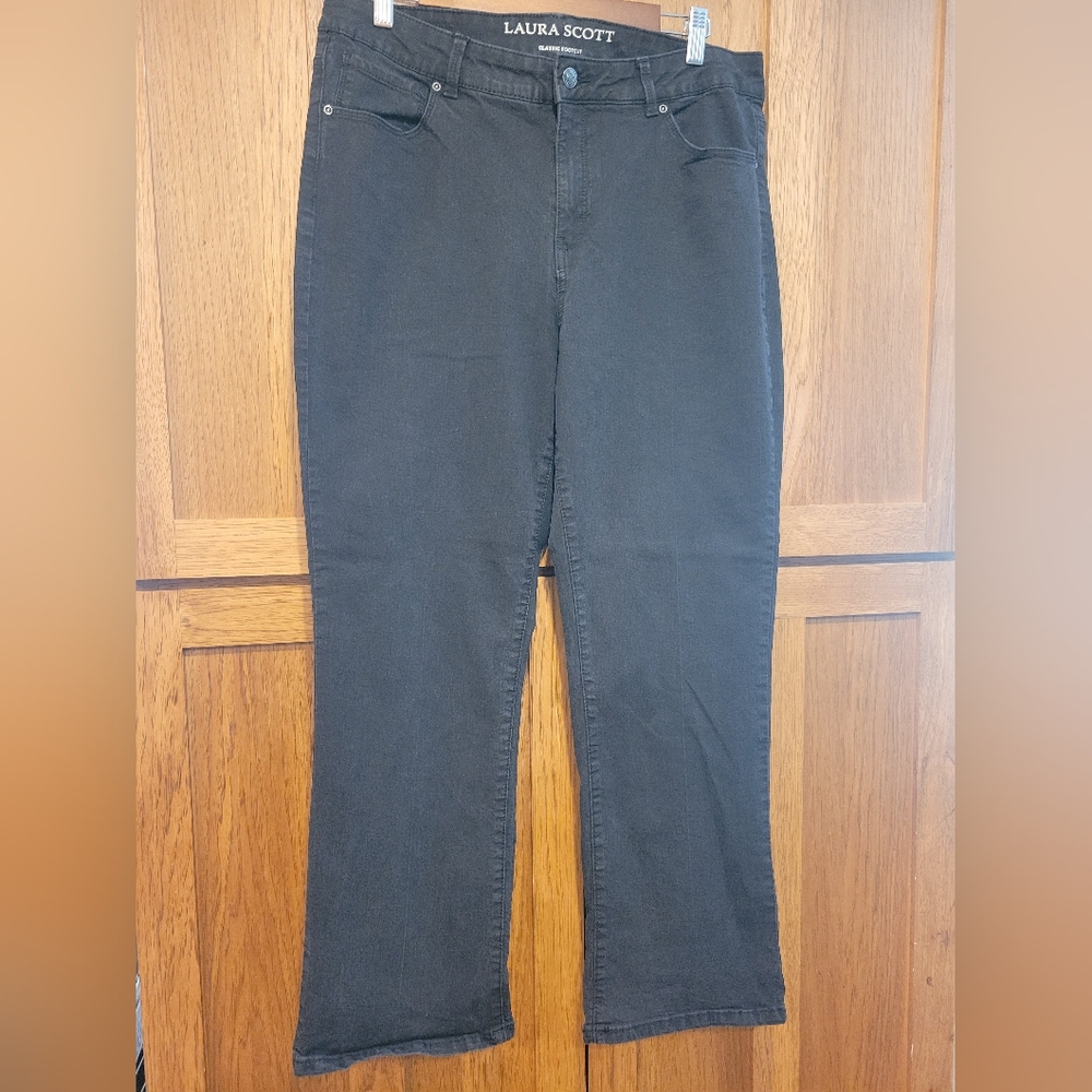 Laura Scott Classic Bootcut Jeans. Women's size 14